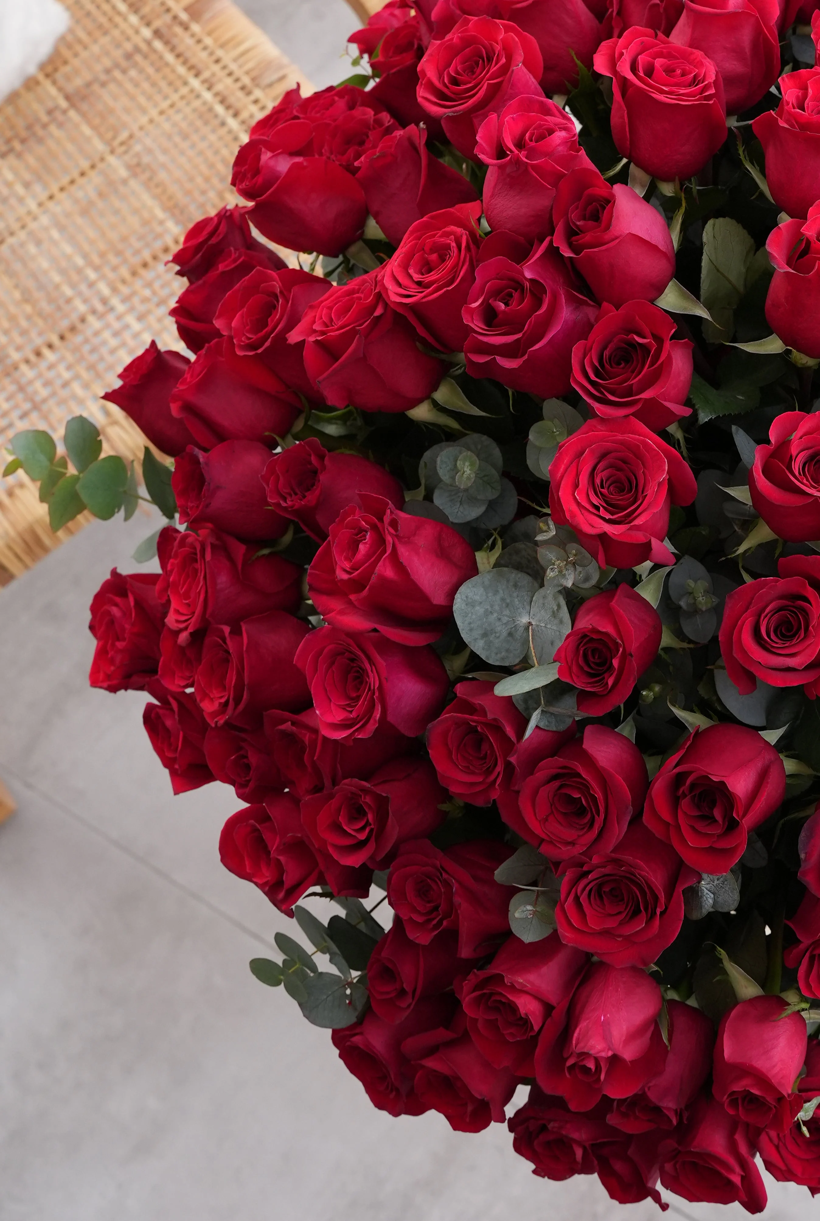 200 Long Stem Red Roses - Vase - Image 2
